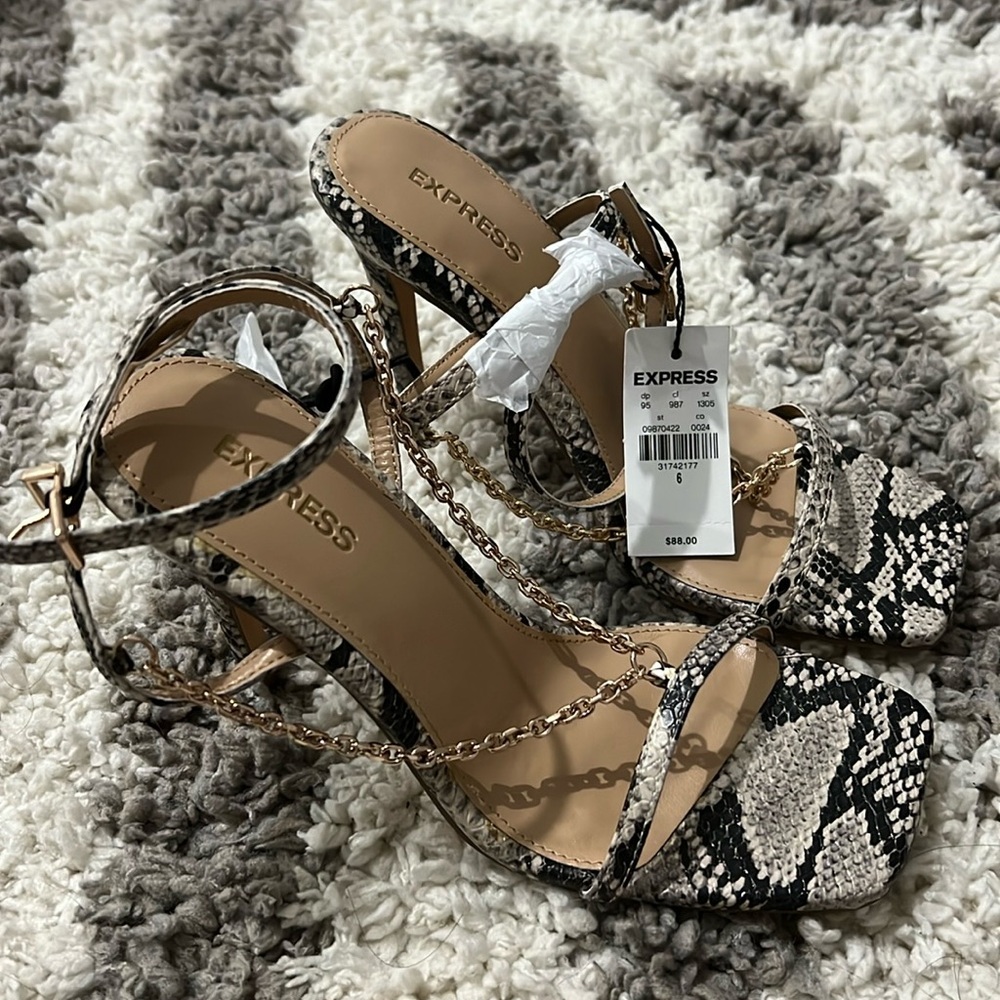 Sandal Express size 6